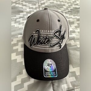 Chicago white Sox hat.
